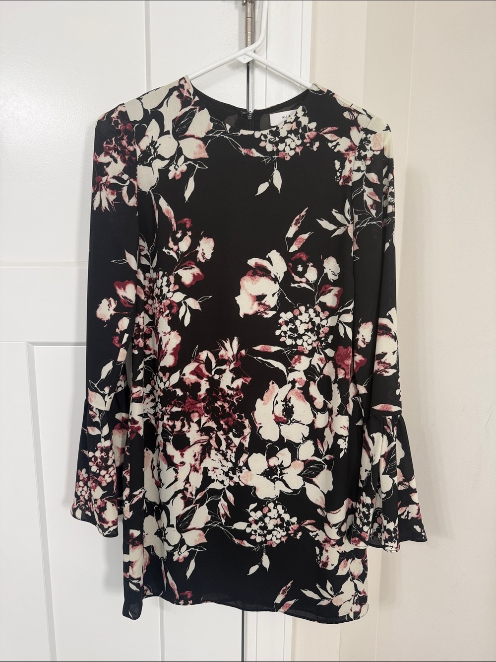ALI & JAY Black Tunic with Cream & Pink Floral- size small